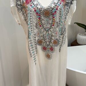 Johnny Was White Tunic with Gray and Coral Embroidered Floral Motif